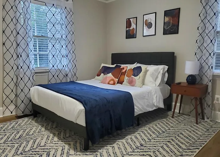 Cheerful 2 Bedroom Near Colleges, Downtown, Attractions