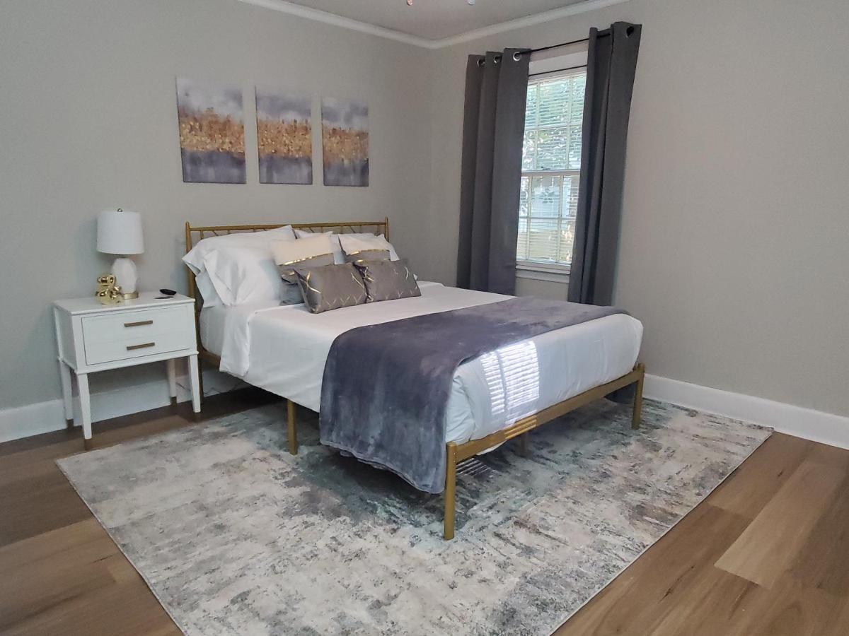 Cheerful 2 Bedroom Near Colleges, Downtown, Attractions