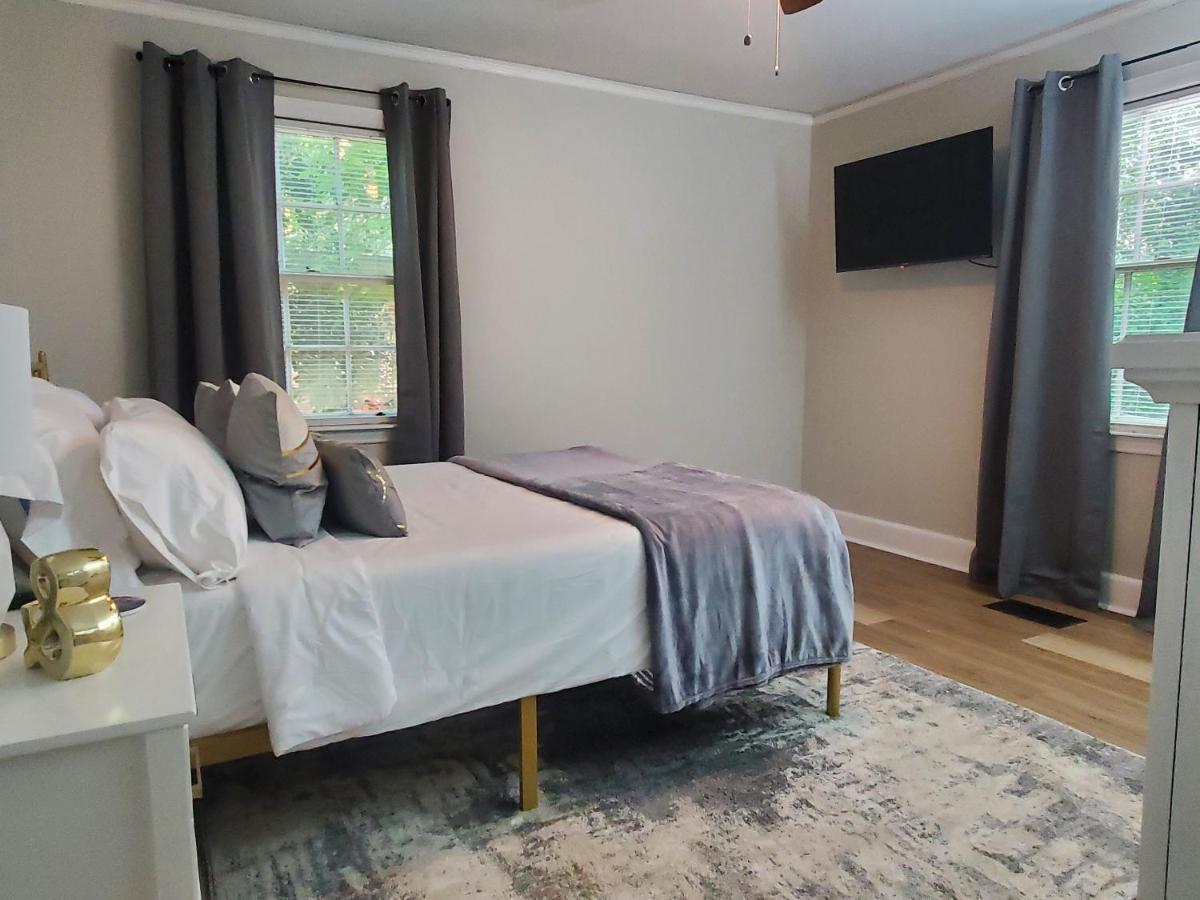 Cheerful 2 Bedroom Near Colleges, Downtown, Attractions Holiday home